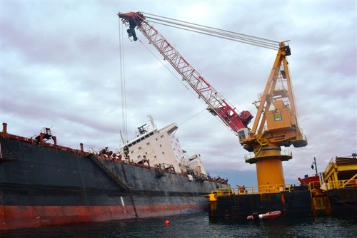 Rena  Smit Borneo 5 Jan - Rena Disaster - 5 January 2012 © Maritime NZ www.maritimenz.govt.nz